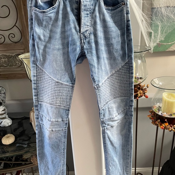 Like New H&M divided skinny jeans 29” waist button fly 32” inseam medium blue - Picture 2 of 7